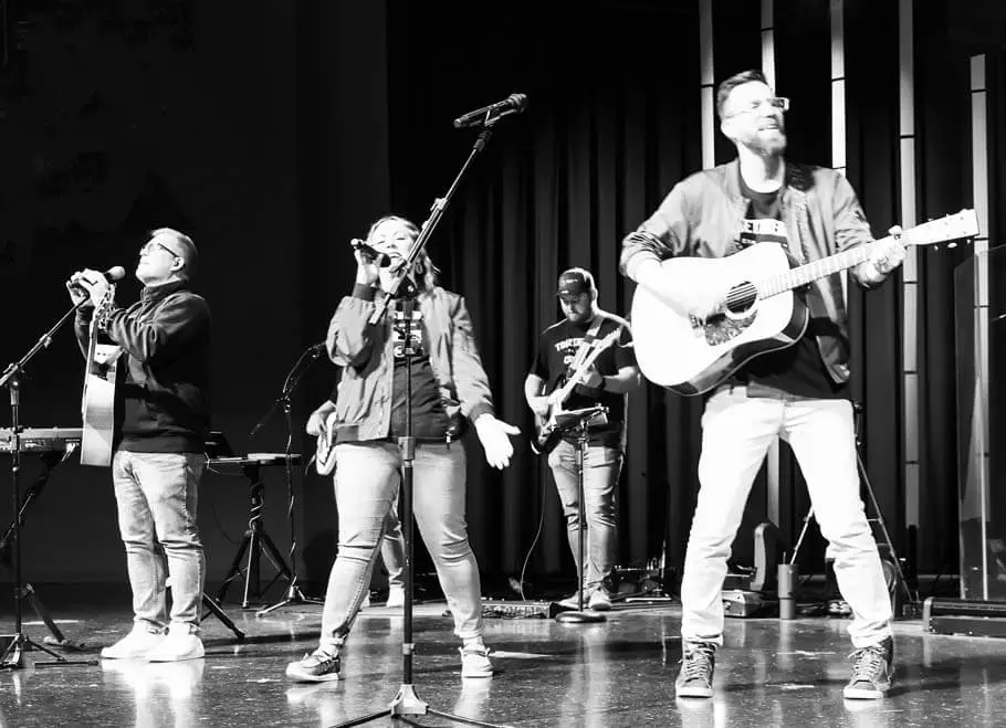 Cody Dunbar and Matt Roberson leading worship